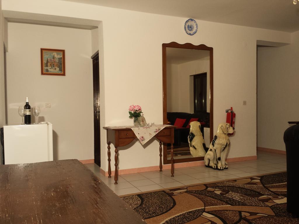 Apartments "Villa Mungos" Sobra Luaran gambar